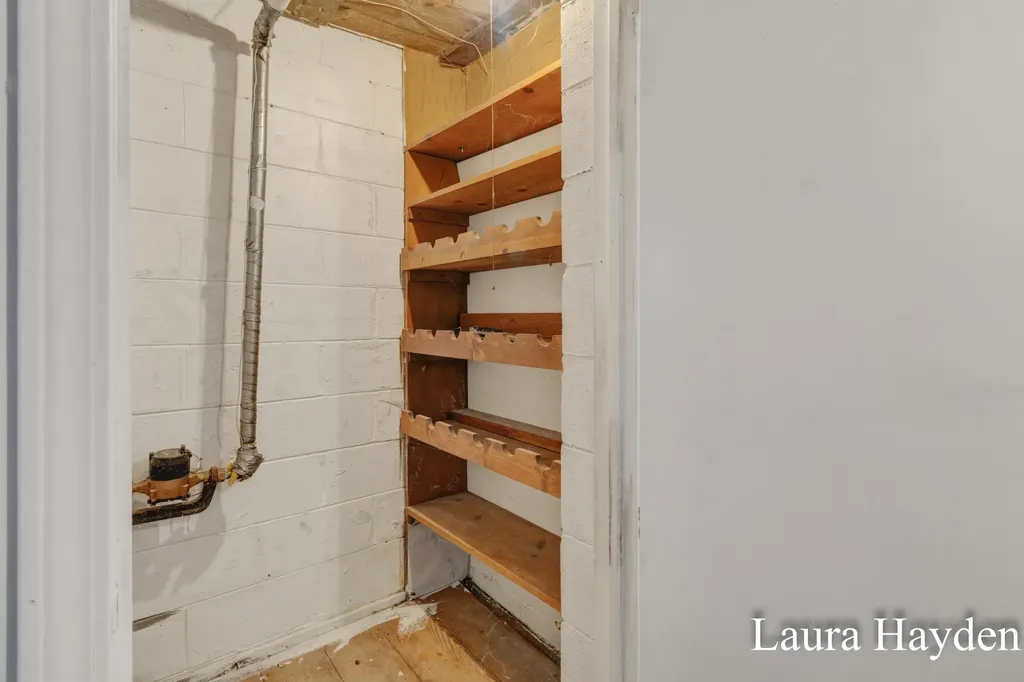 1910 Gordon Lansing City MI 48910