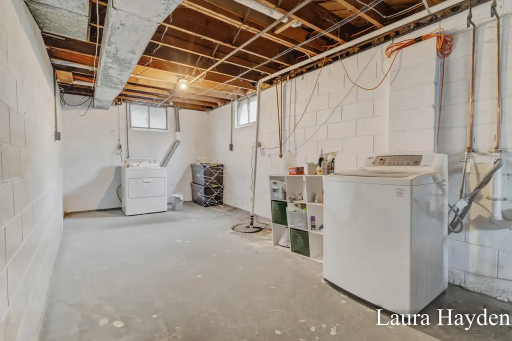 1910 Gordon Lansing City MI 48910