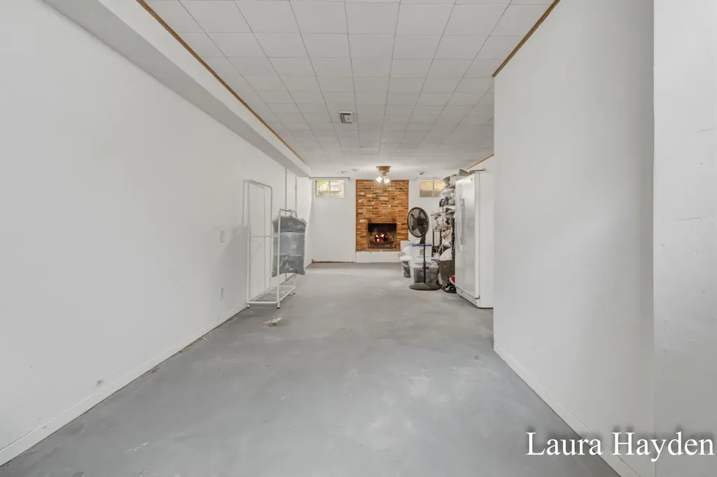 1910 Gordon Lansing City MI 48910