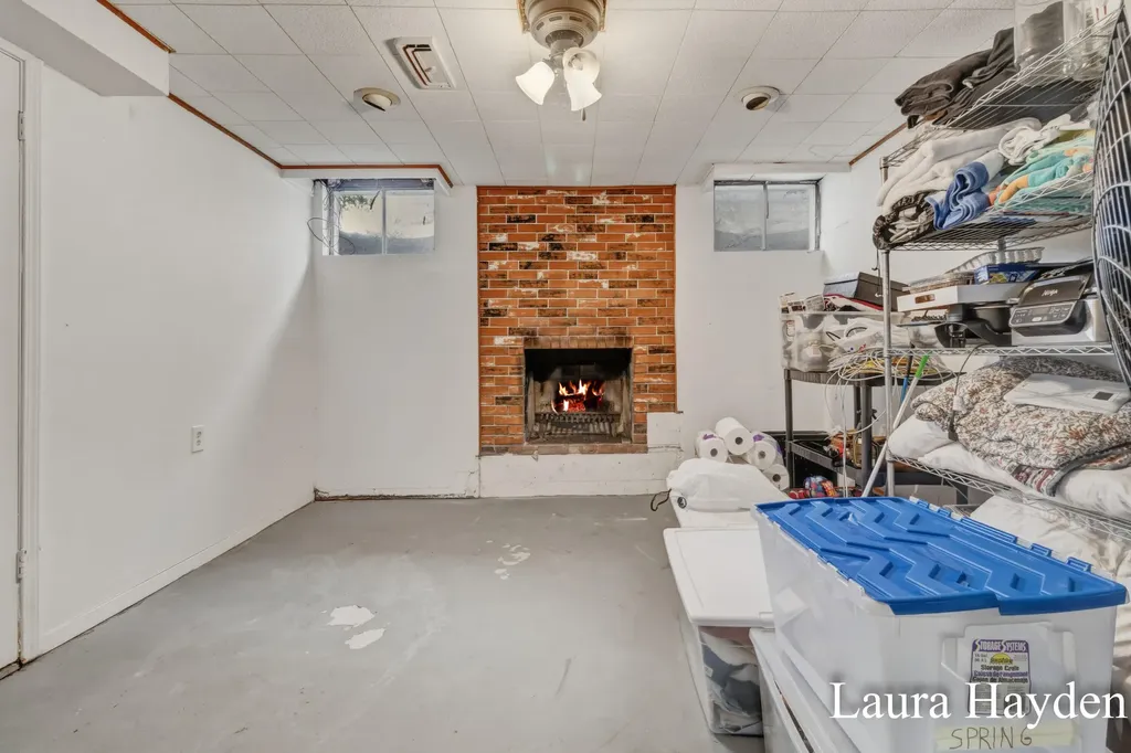 1910 Gordon Lansing City MI 48910