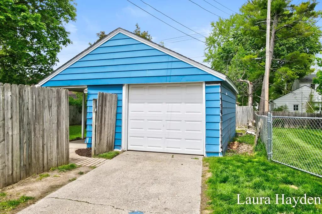 1910 Gordon Lansing City MI 48910
