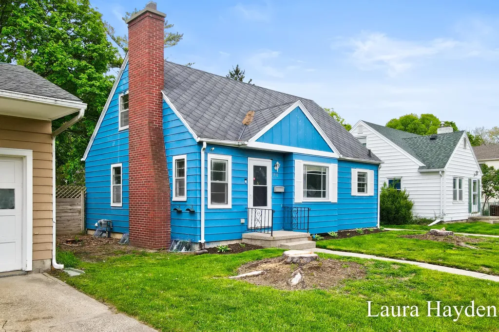 1910 Gordon Lansing City MI 48910