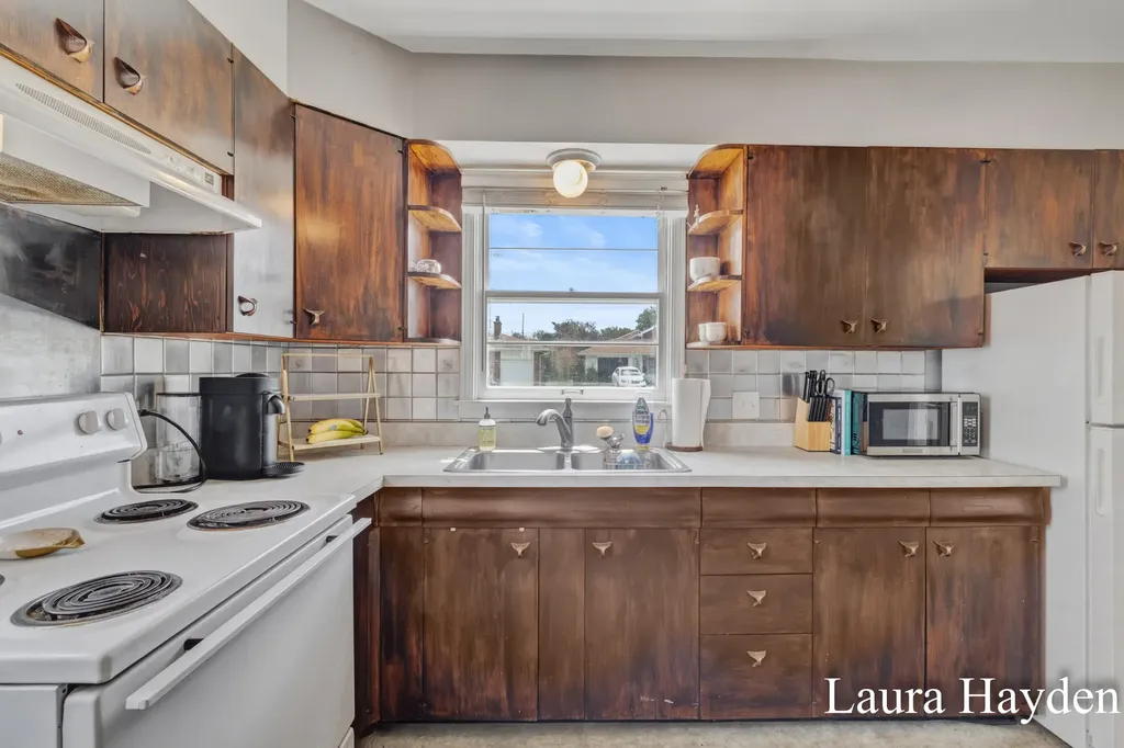 1910 Gordon Lansing City MI 48910