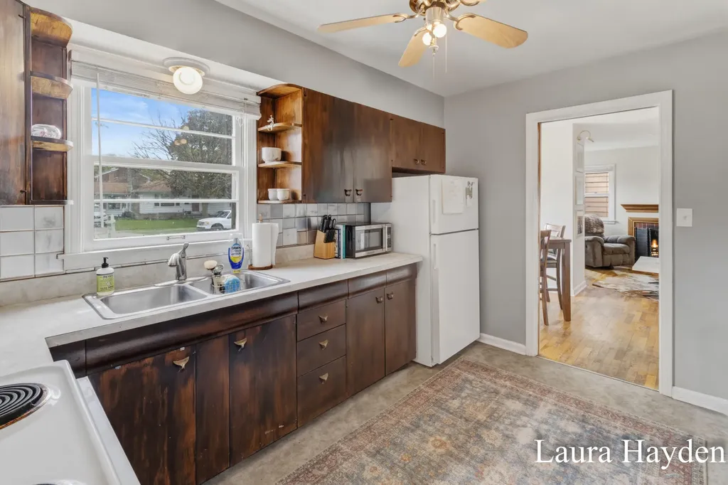 1910 Gordon Lansing City MI 48910