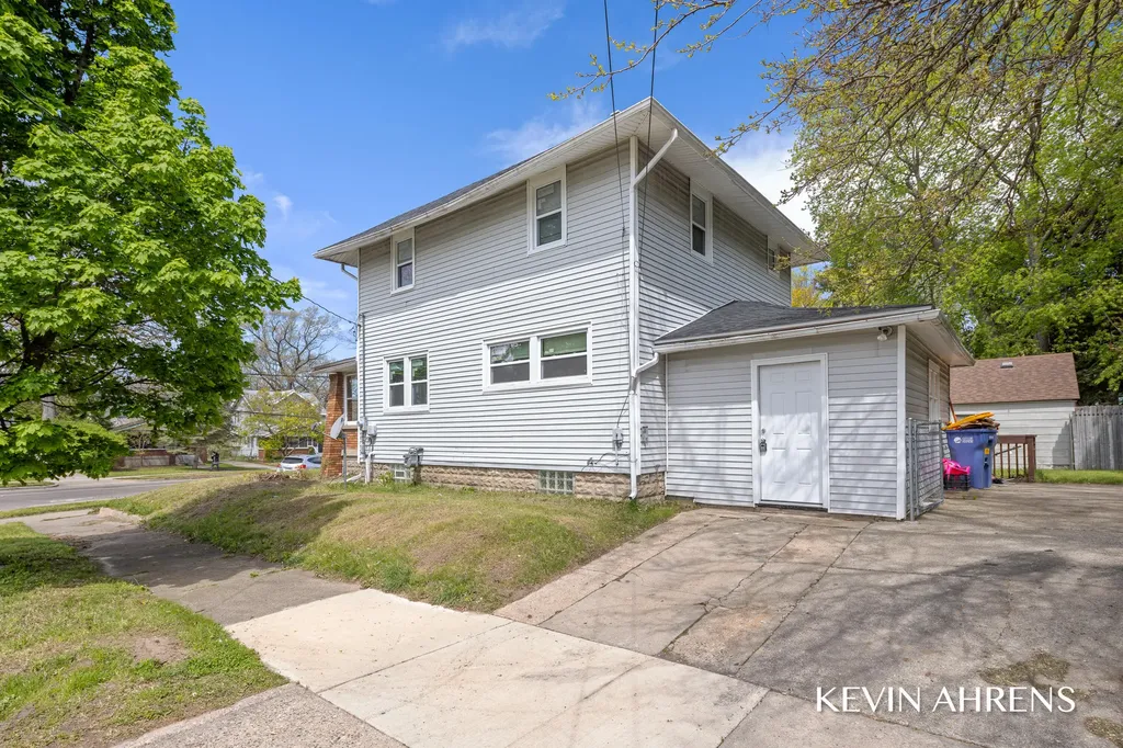 1862 Kalamazoo Avenue SE Grand Rapids City MI 49507