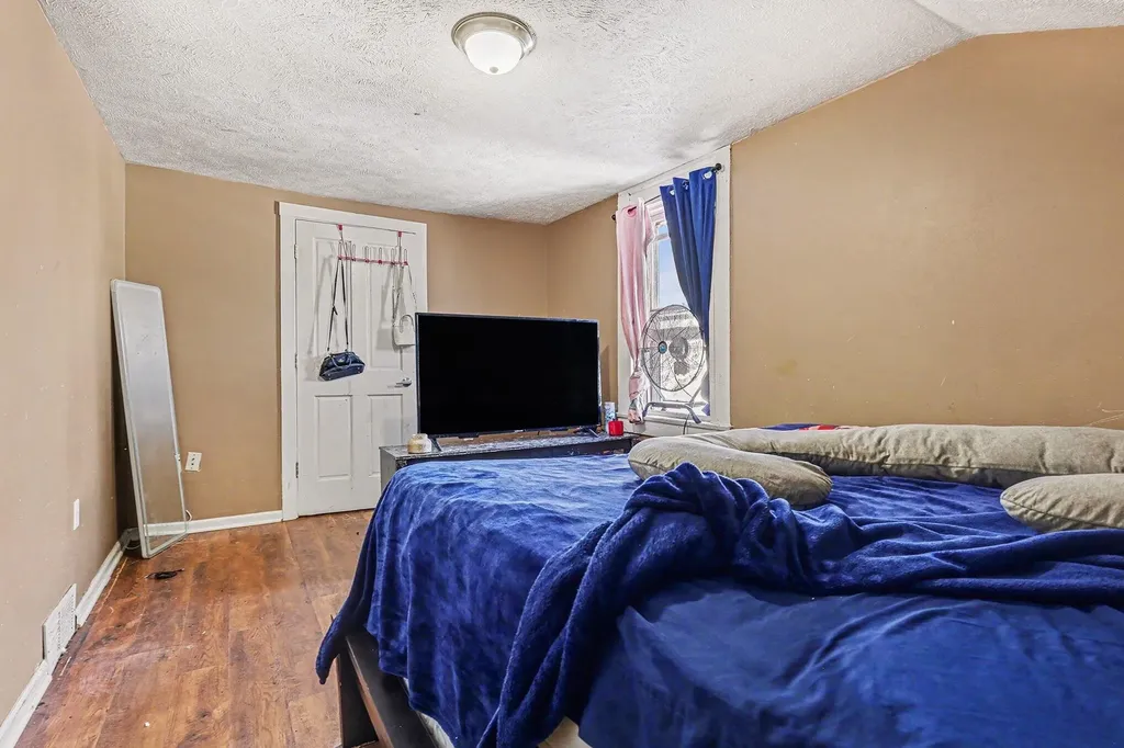 904 College Avenue NE Grand Rapids City MI 49503