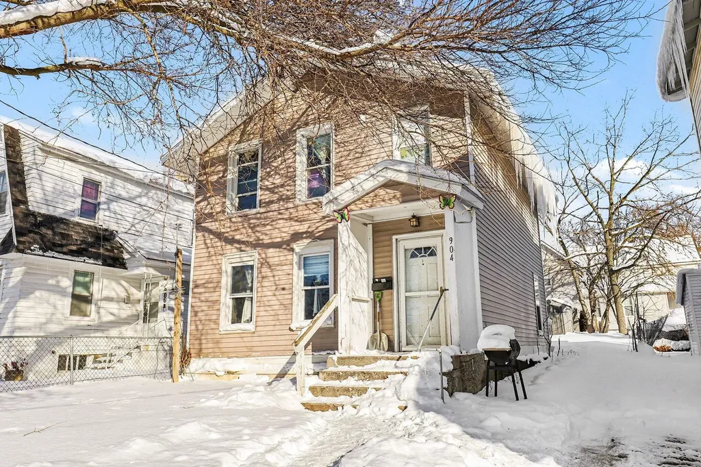 904 College Avenue NE Grand Rapids City MI 49503
