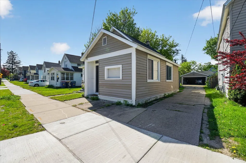 226 Ann Street NE Grand Rapids City MI 49505