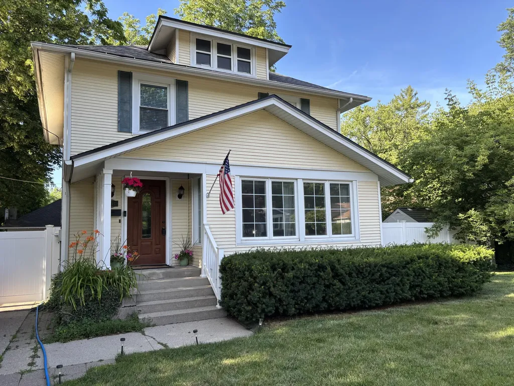 2217 Boston Street SE East Grand Rapids City MI 49506