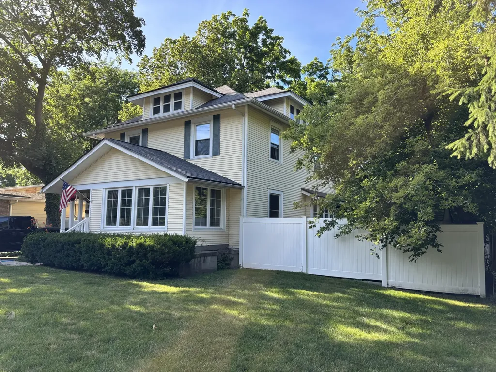 2217 Boston Street SE East Grand Rapids City MI 49506