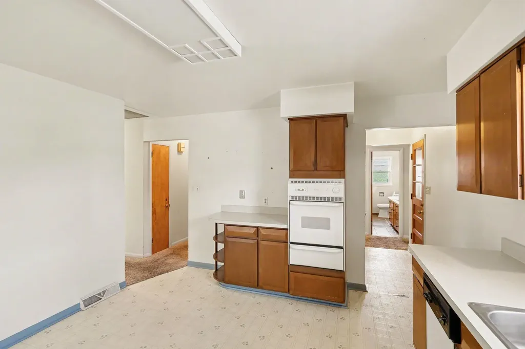 311 Dutton Street Eaton Rapids City MI 48827