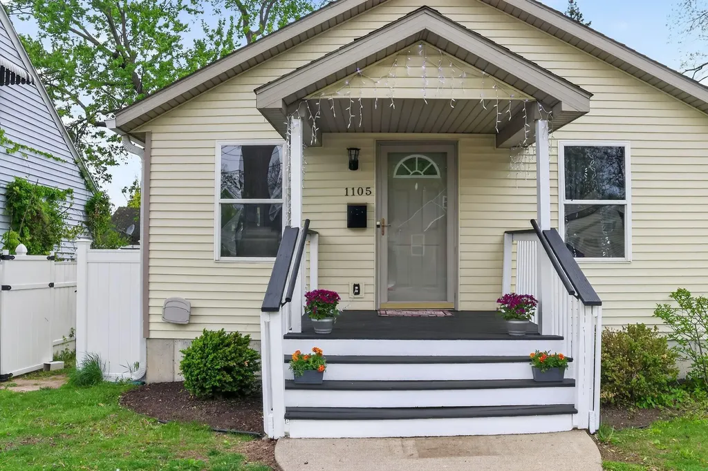 1105 Hazen Street SE Grand Rapids City MI 49507