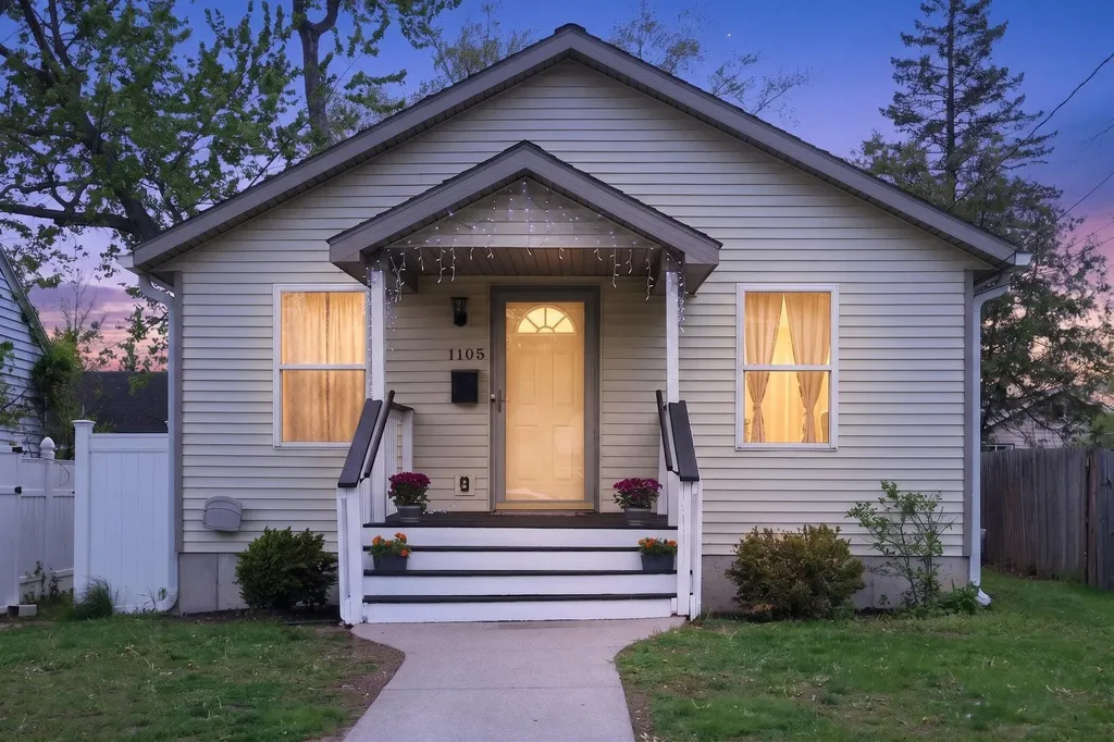 1105 Hazen Street SE Grand Rapids City MI 49507