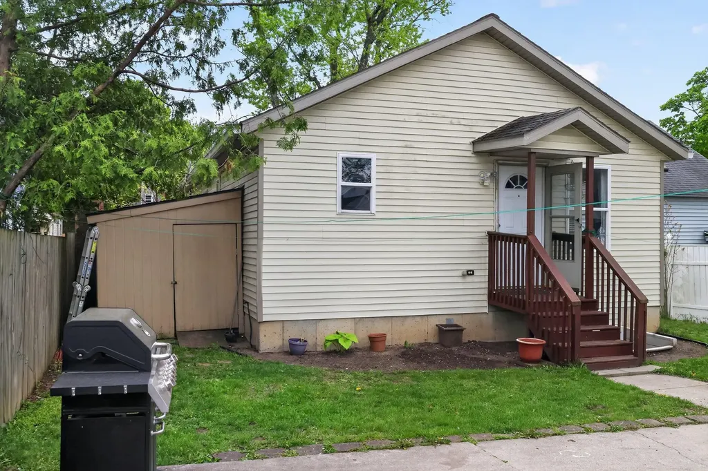 1105 Hazen Street SE Grand Rapids City MI 49507