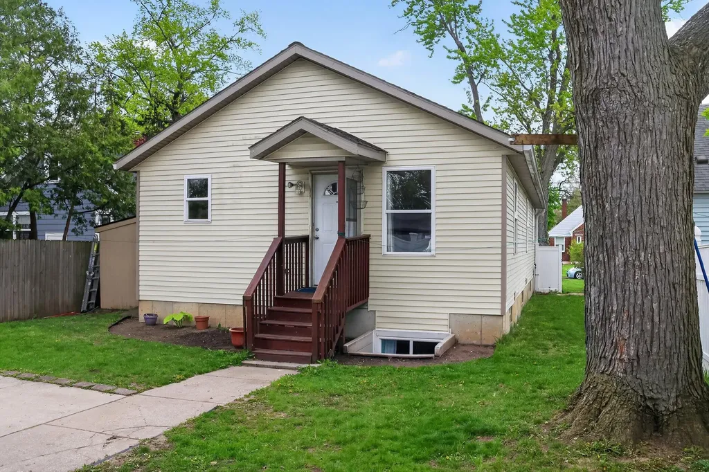 1105 Hazen Street SE Grand Rapids City MI 49507