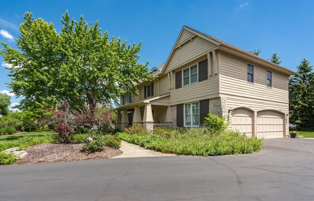 1820 Flowers Crossing Drive NE Grand Rapids Charter Township MI 49525