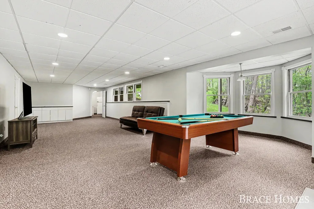 2155 Timber Valley Drive NE Grand Rapids Charter Township MI 49525