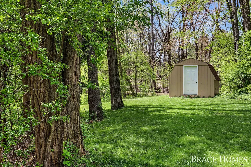 2155 Timber Valley Drive NE Grand Rapids Charter Township MI 49525