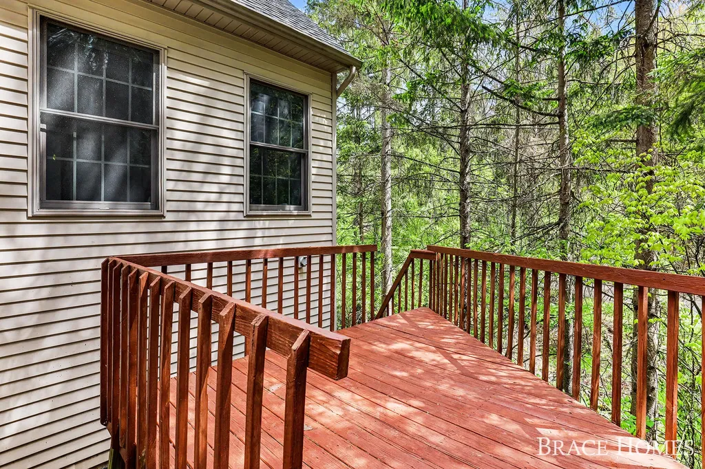2155 Timber Valley Drive NE Grand Rapids Charter Township MI 49525