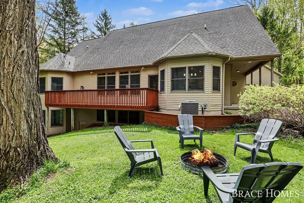 2155 Timber Valley Drive NE Grand Rapids Charter Township MI 49525