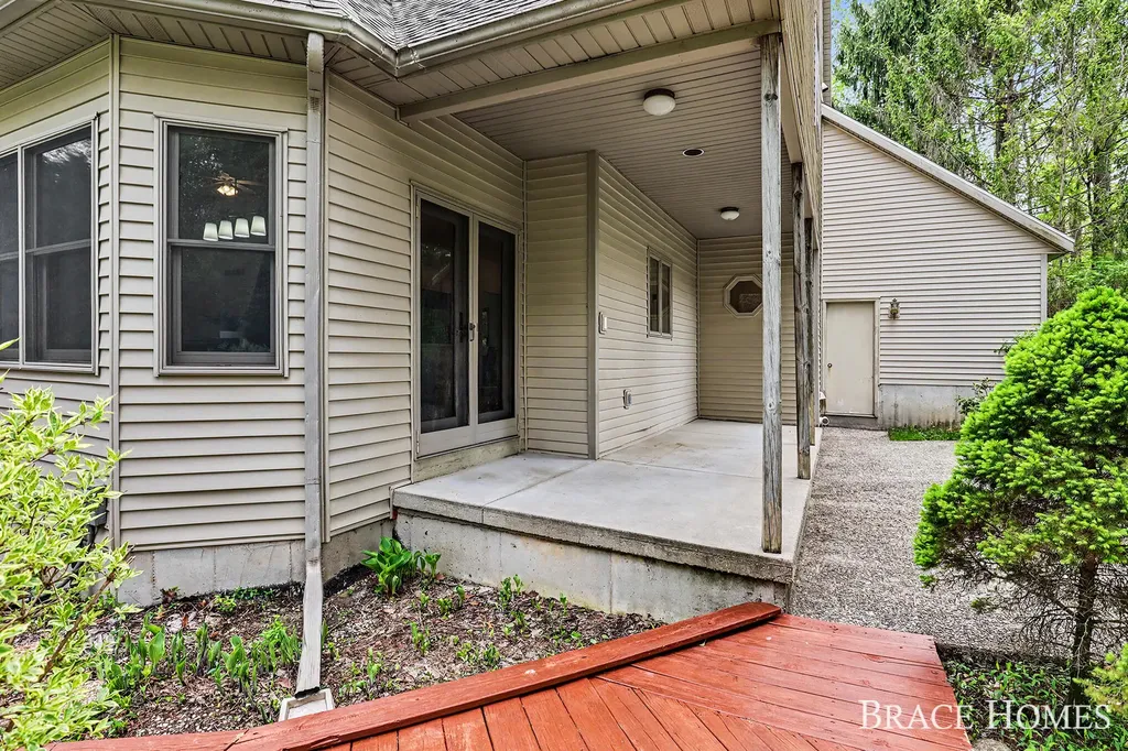 2155 Timber Valley Drive NE Grand Rapids Charter Township MI 49525