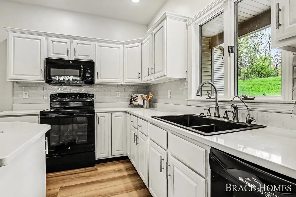 2155 Timber Valley Drive NE Grand Rapids Charter Township MI 49525