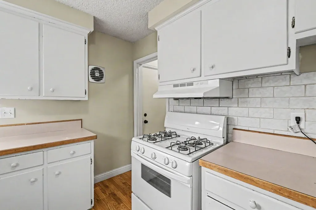 2421 Barstow Road Lansing City MI 48906
