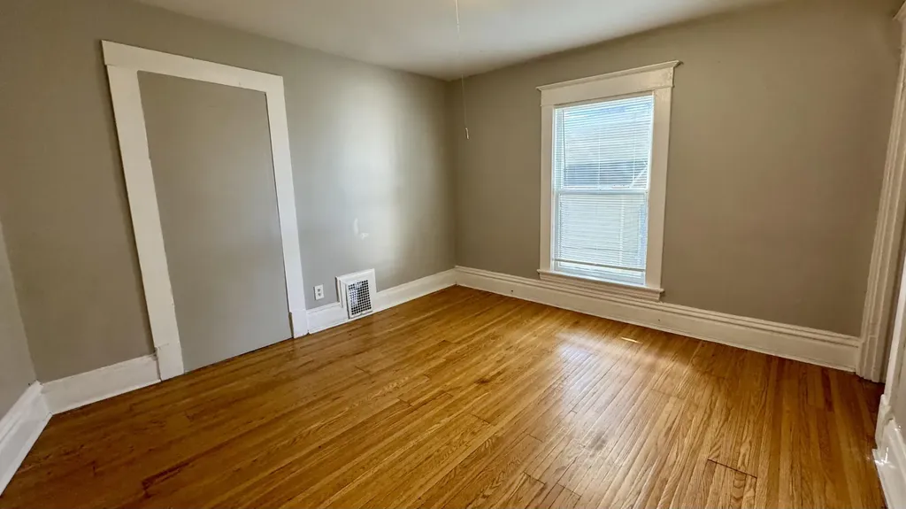 23 Burton Street SW Grand Rapids City MI 49507