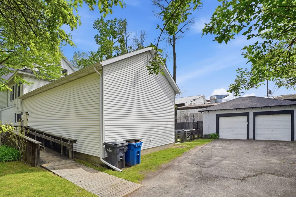 127 W Bridge Street Plainwell City MI 49080