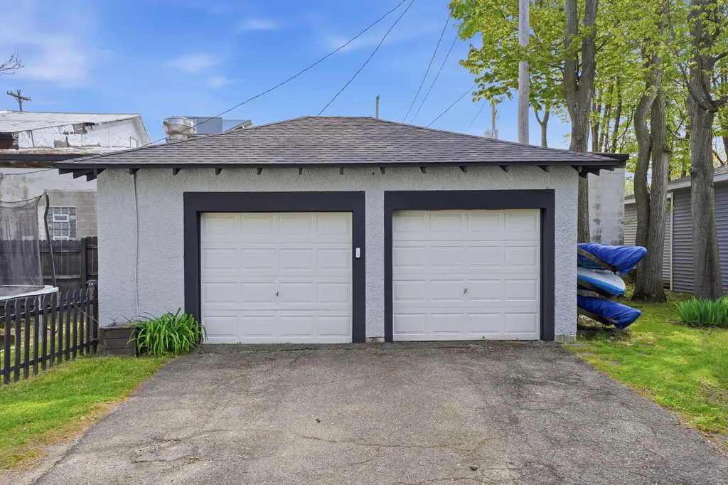 127 W Bridge Street Plainwell City MI 49080