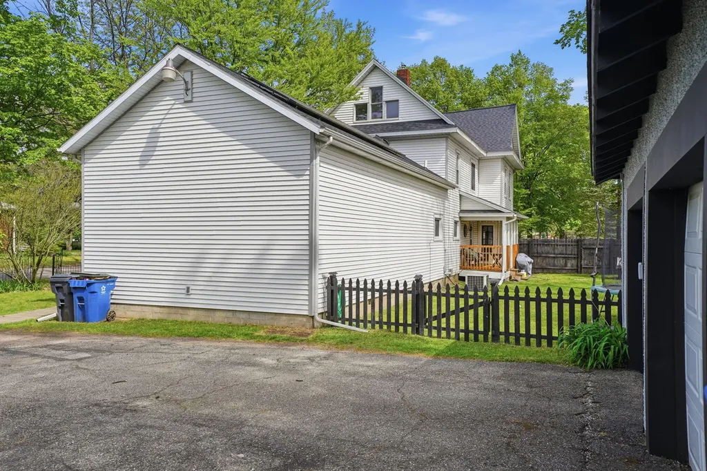 127 W Bridge Street Plainwell City MI 49080