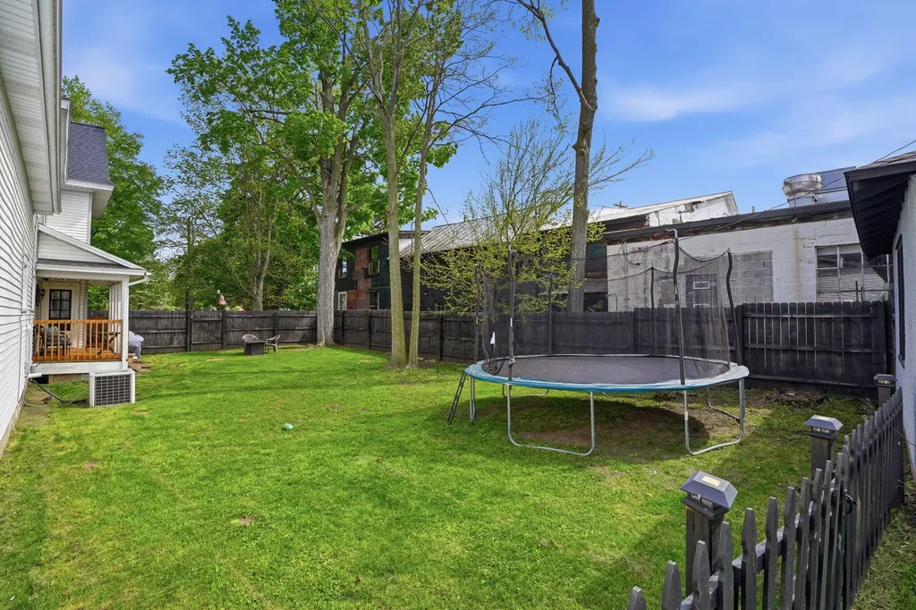 127 W Bridge Street Plainwell City MI 49080