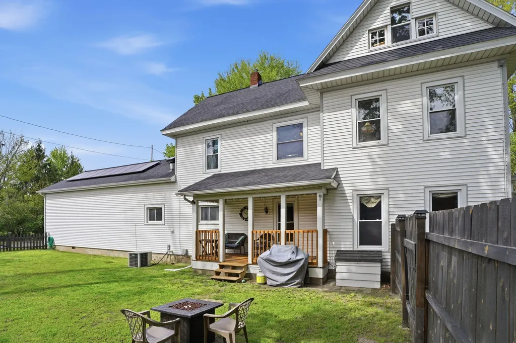 127 W Bridge Street Plainwell City MI 49080