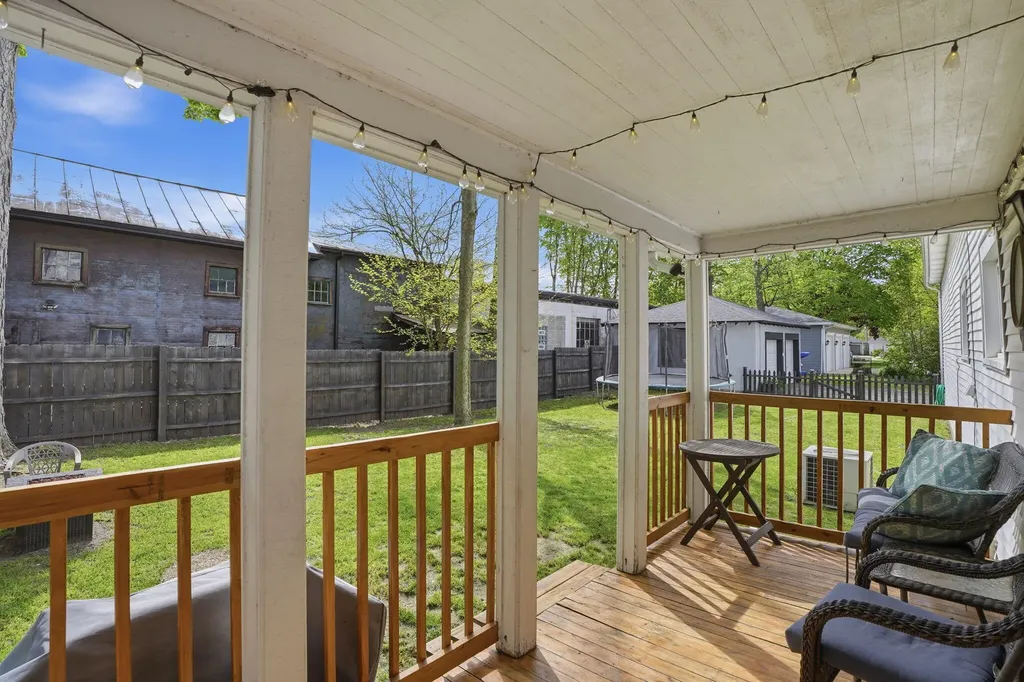 127 W Bridge Street Plainwell City MI 49080