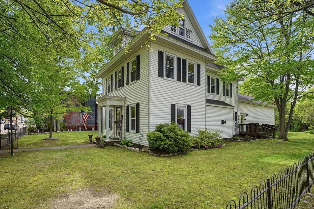 127 W Bridge Street Plainwell City MI 49080