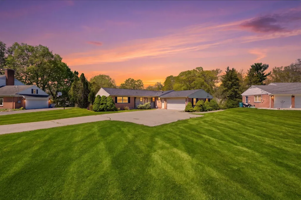 2143 Osceola Drive SE Grand Rapids City MI 49506