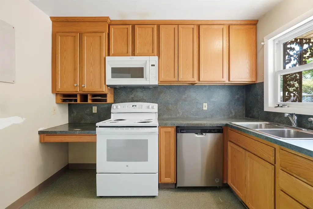 2143 Osceola Drive SE Grand Rapids City MI 49506
