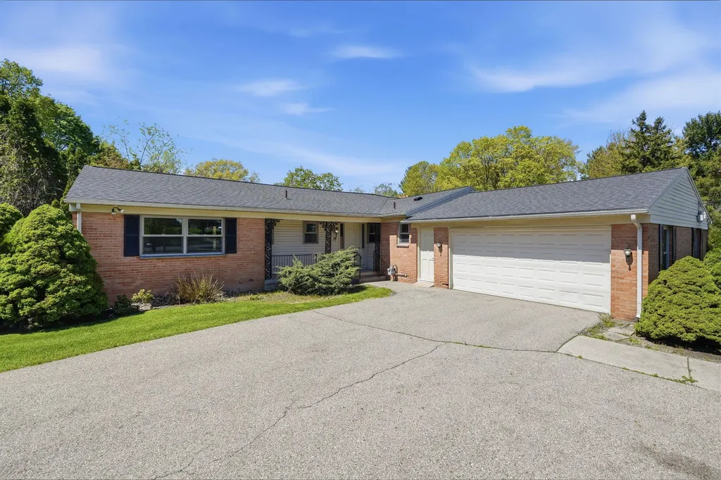 2143 Osceola Drive SE Grand Rapids City MI 49506