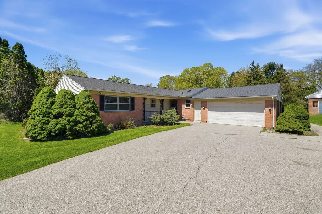 2143 Osceola Drive SE Grand Rapids City MI 49506