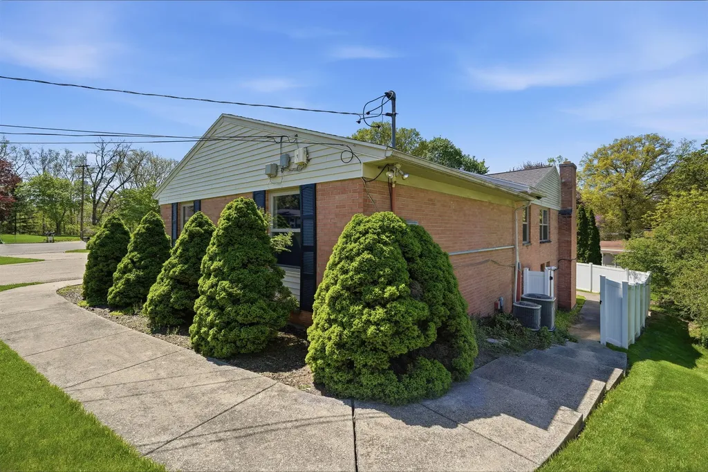 2143 Osceola Drive SE Grand Rapids City MI 49506
