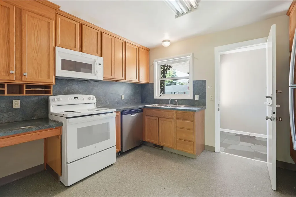 2143 Osceola Drive SE Grand Rapids City MI 49506