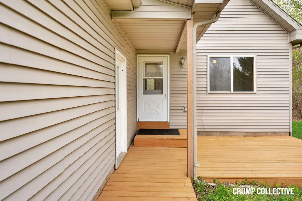 9129 Lakeside Drive Fulton Township MI 48871