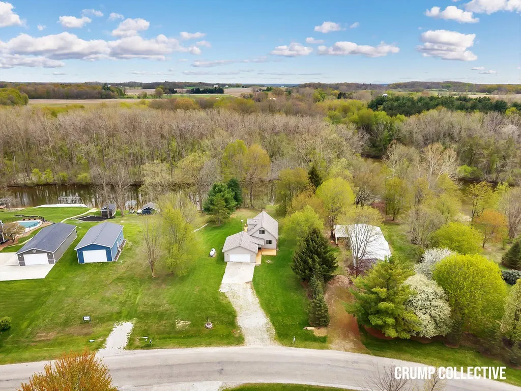 9129 Lakeside Drive Fulton Township MI 48871