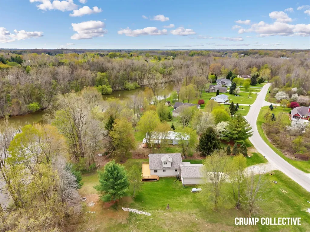 9129 Lakeside Drive Fulton Township MI 48871