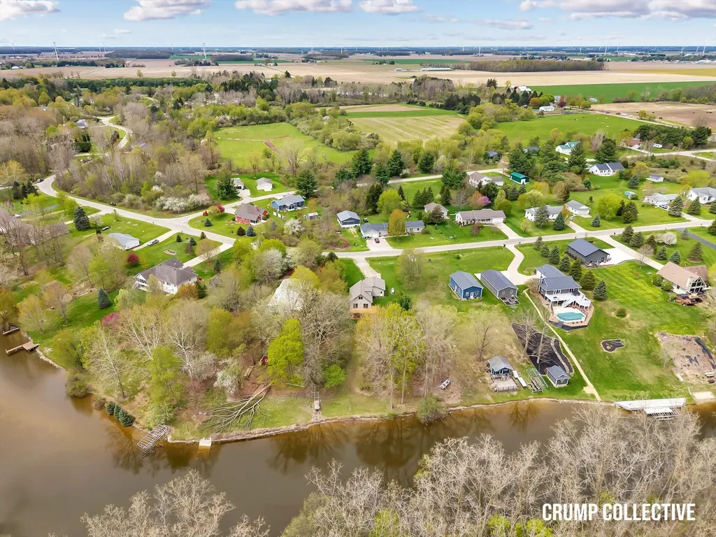 9129 Lakeside Drive Fulton Township MI 48871