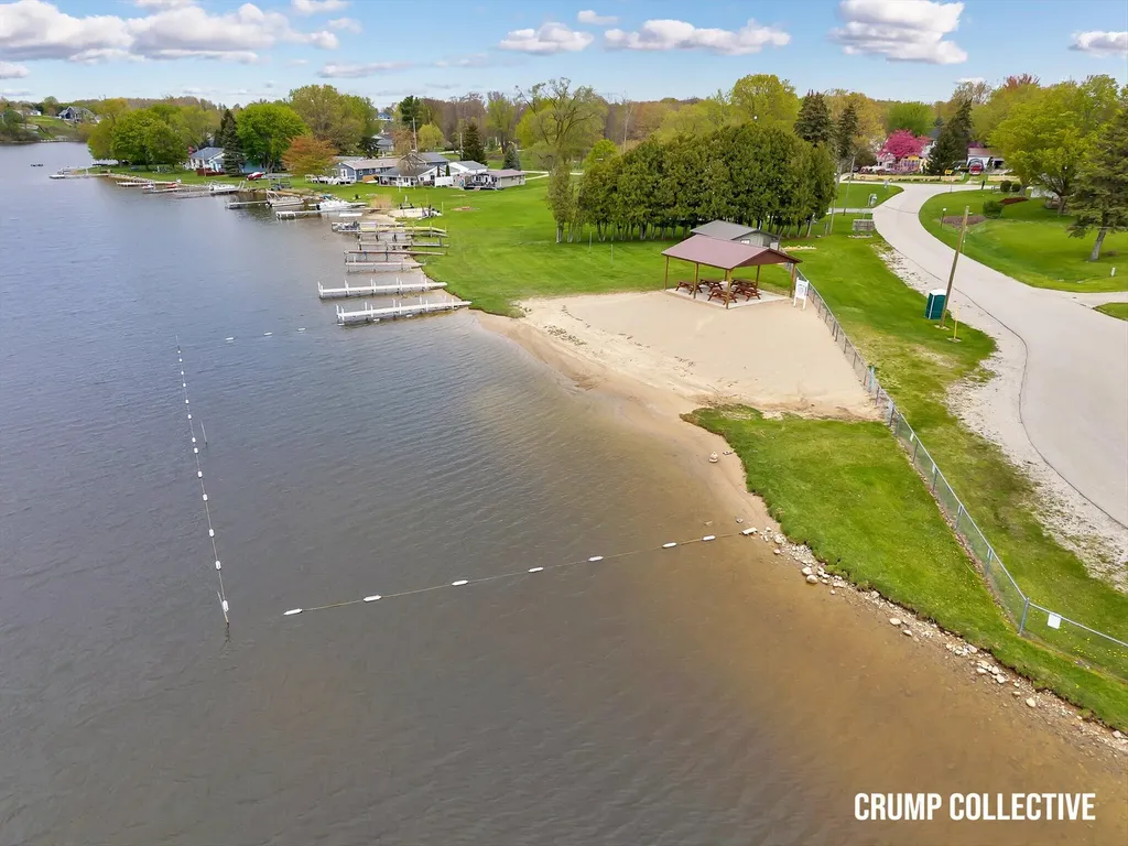 9129 Lakeside Drive Fulton Township MI 48871