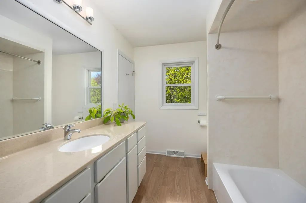 1865 Ridgemoor Drive SE Grand Rapids City MI 49506