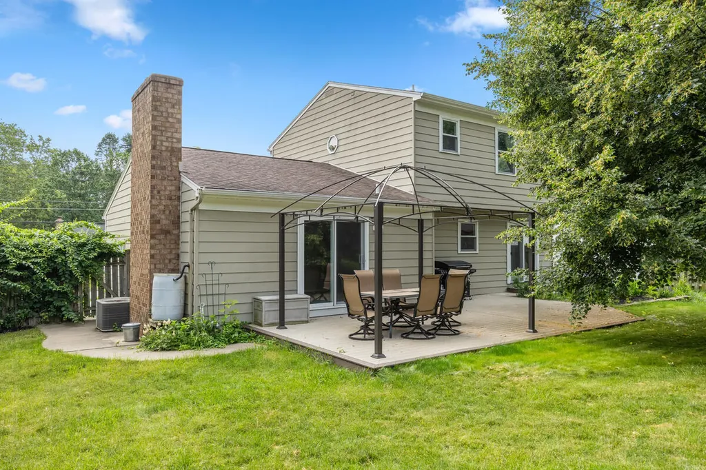 1865 Ridgemoor Drive SE Grand Rapids City MI 49506