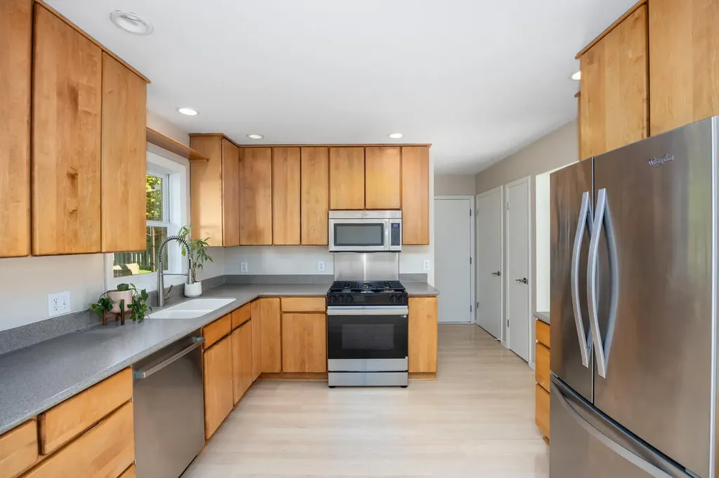 1865 Ridgemoor Drive SE Grand Rapids City MI 49506
