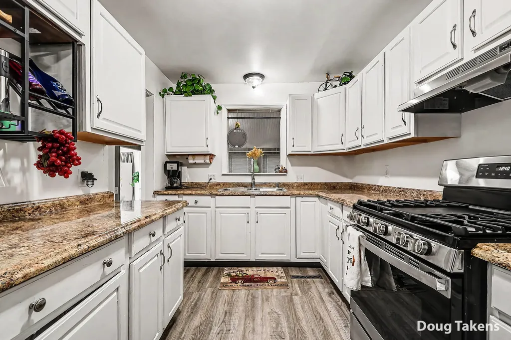 527 W Ellis Street Belding City MI 48809